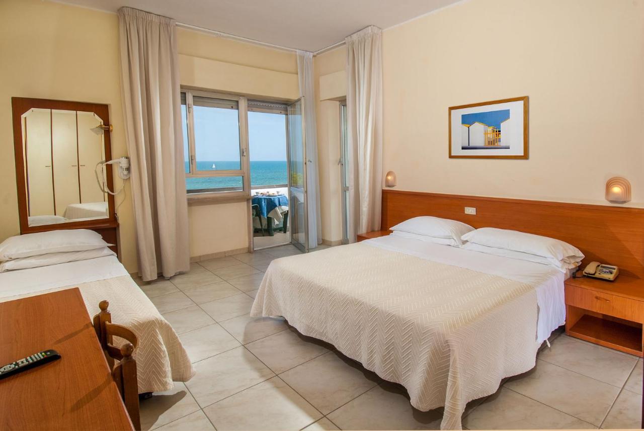 Hotel Smeraldo Джулианова Экстерьер фото