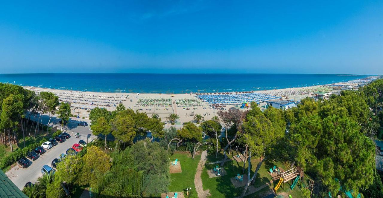 Hotel Smeraldo Джулианова Экстерьер фото
