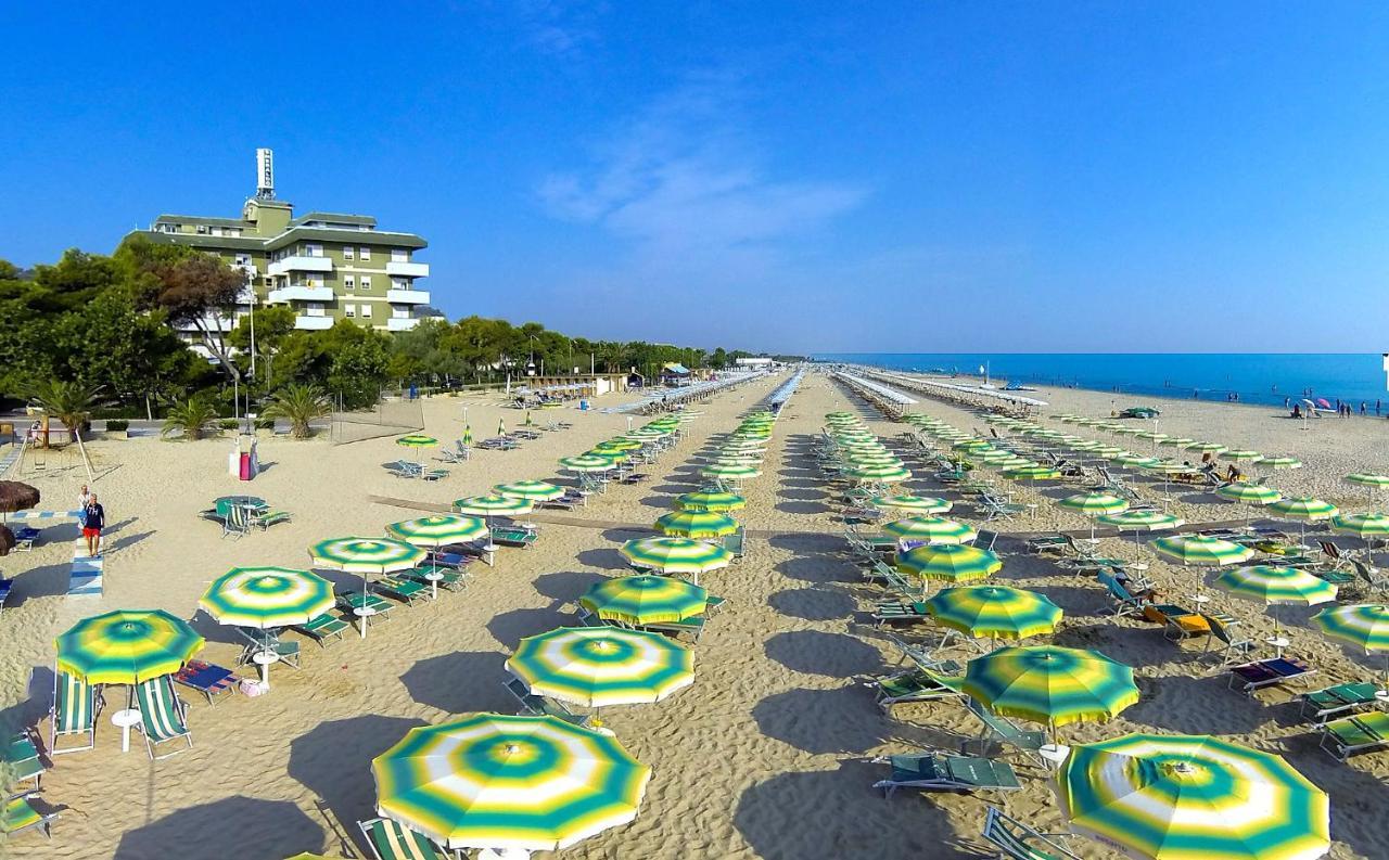 Hotel Smeraldo Джулианова Экстерьер фото