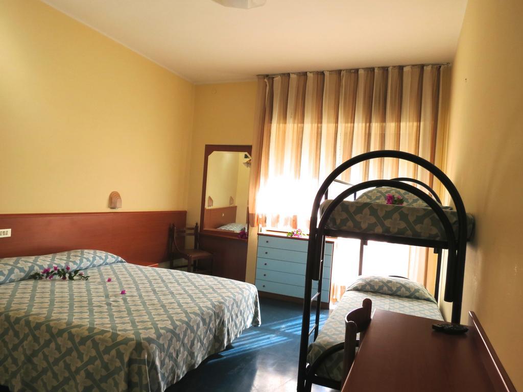 Hotel Smeraldo Джулианова Экстерьер фото