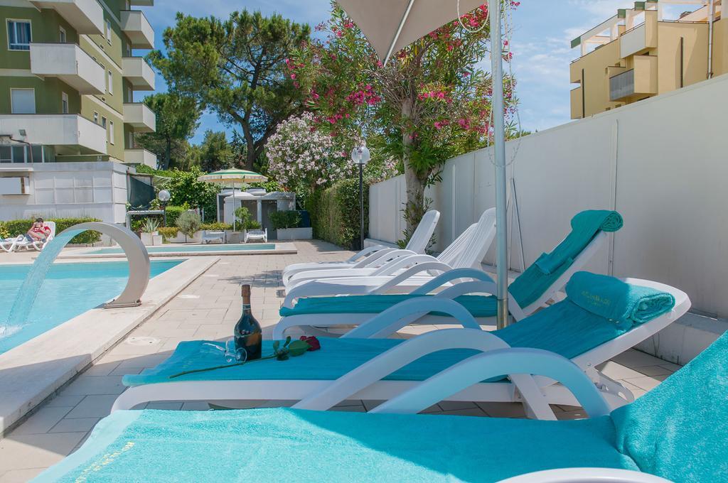 Hotel Smeraldo Джулианова Экстерьер фото