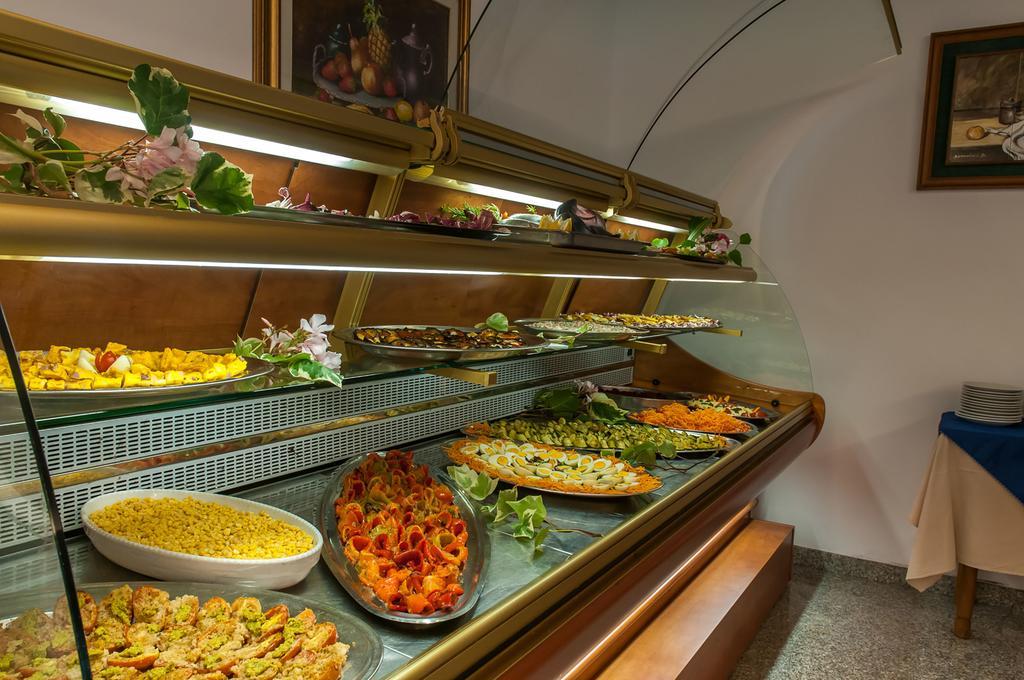 Hotel Smeraldo Джулианова Экстерьер фото