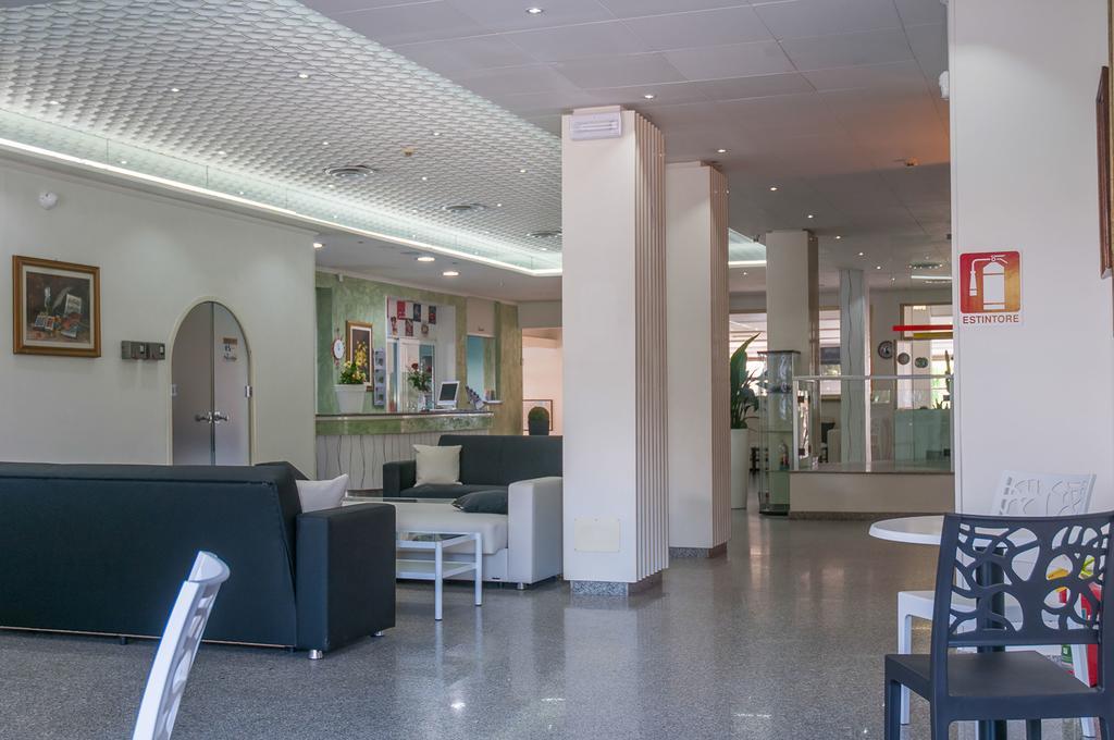 Hotel Smeraldo Джулианова Экстерьер фото