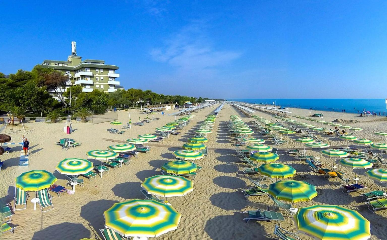 Hotel Smeraldo Джулианова Экстерьер фото