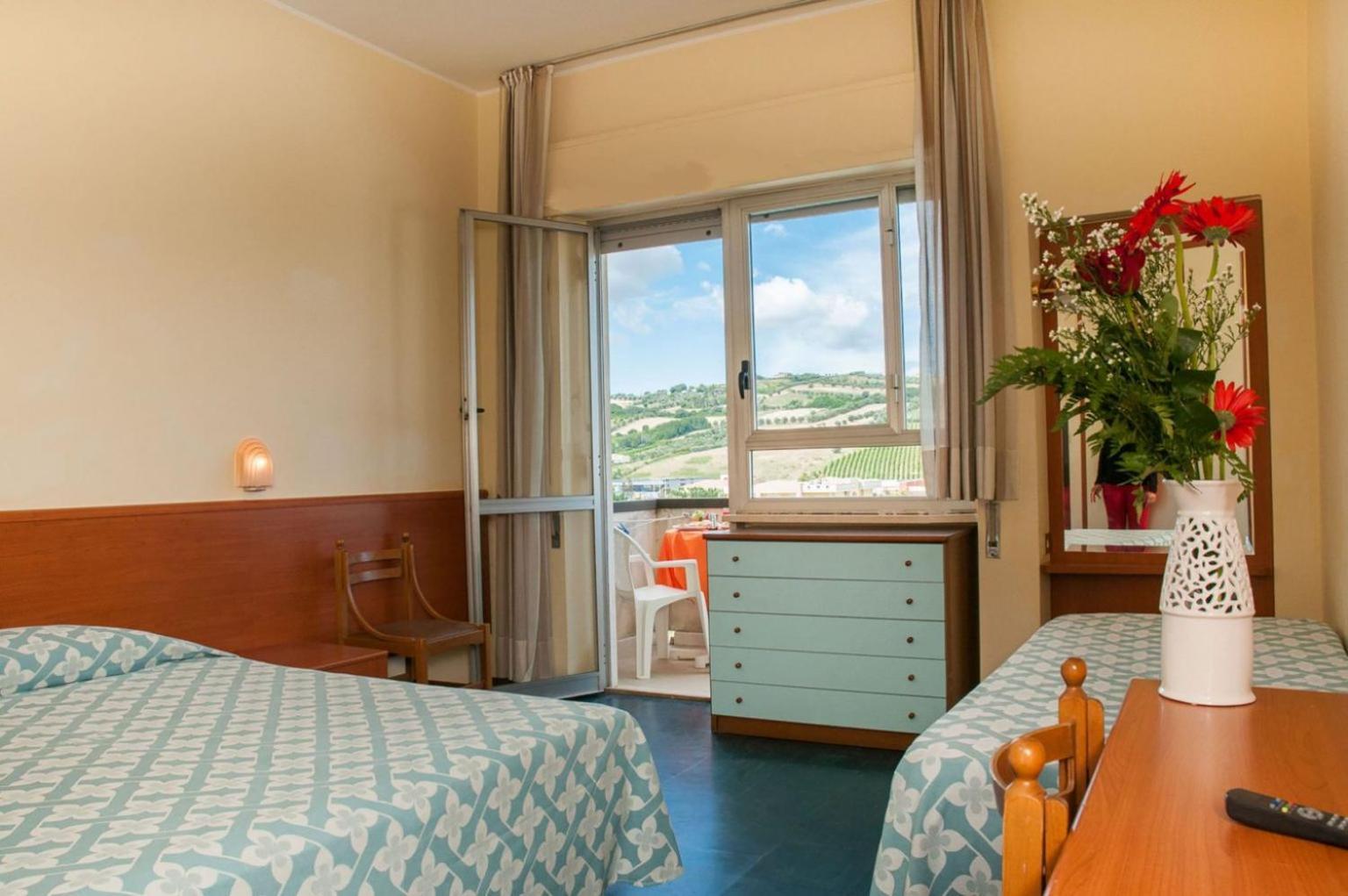 Hotel Smeraldo Джулианова Экстерьер фото