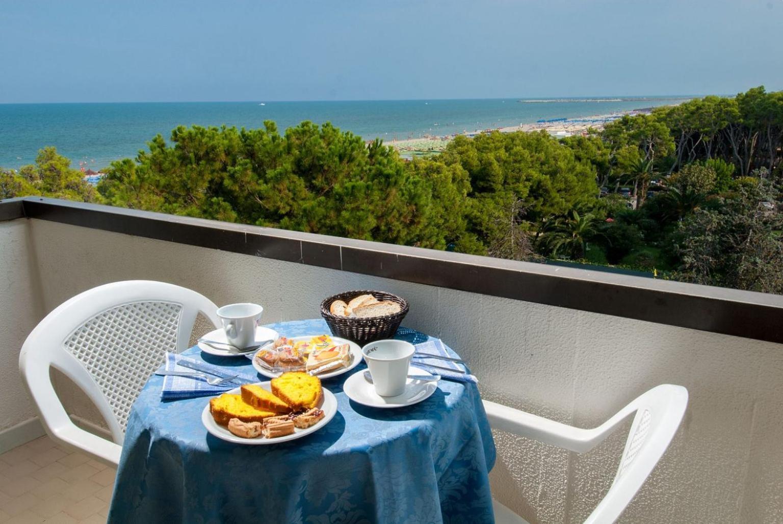 Hotel Smeraldo Джулианова Экстерьер фото