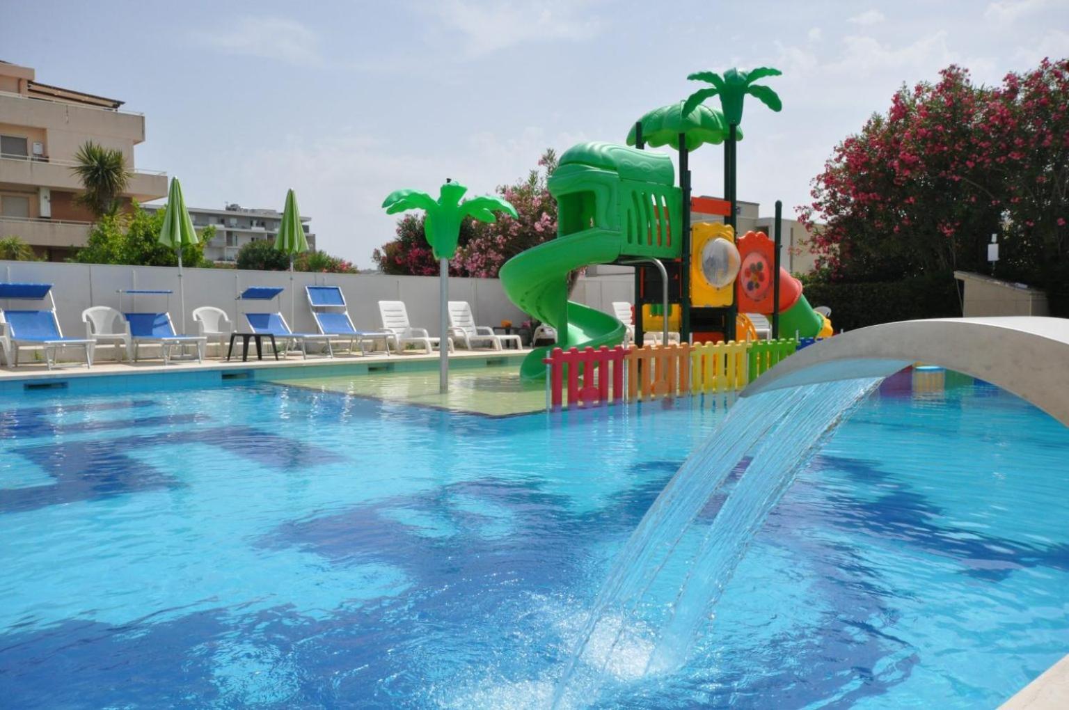 Hotel Smeraldo Джулианова Экстерьер фото