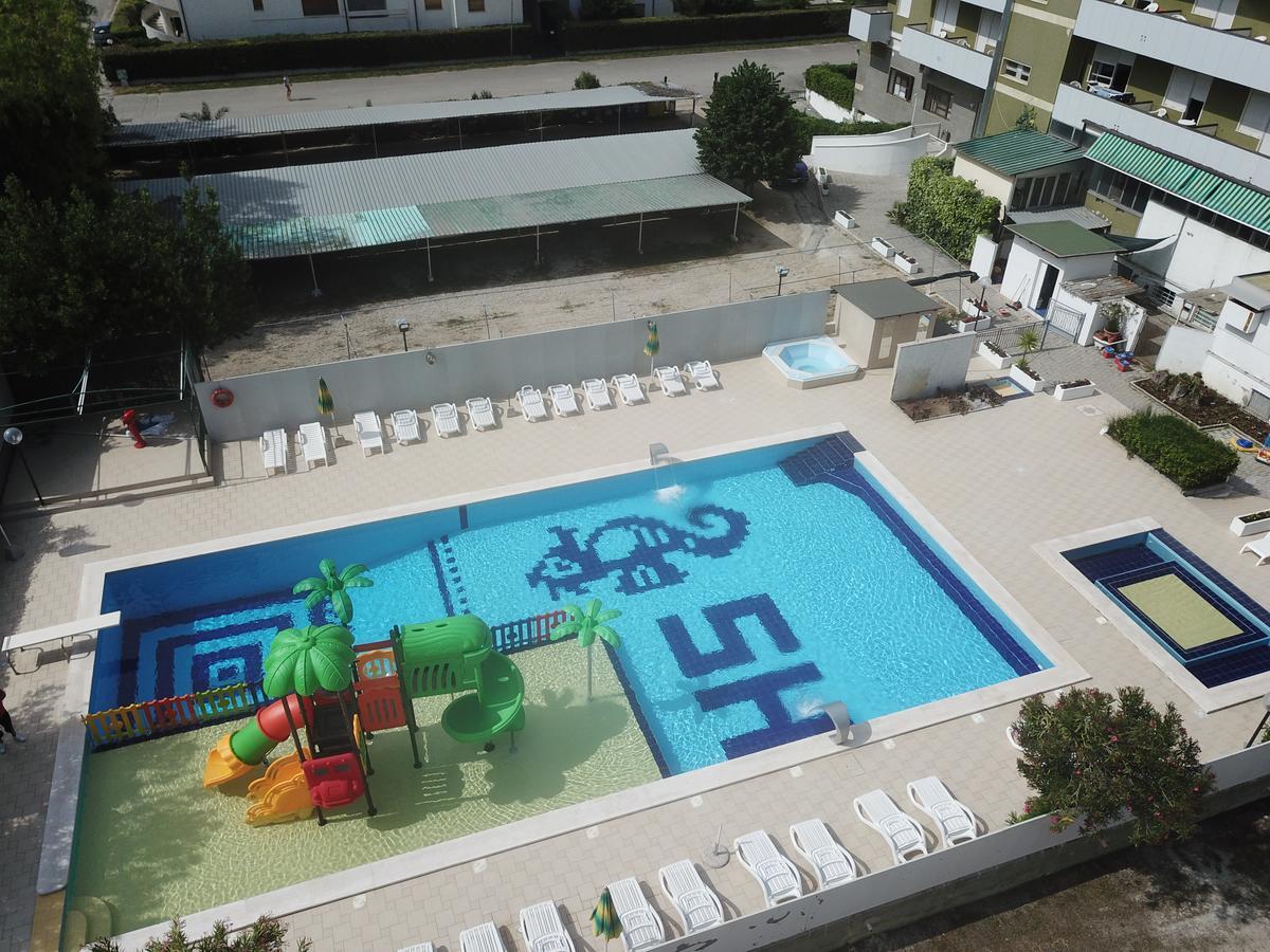 Hotel Smeraldo Джулианова Экстерьер фото